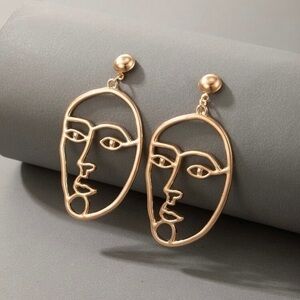 3/$30 💛 Abstract Face Earrings